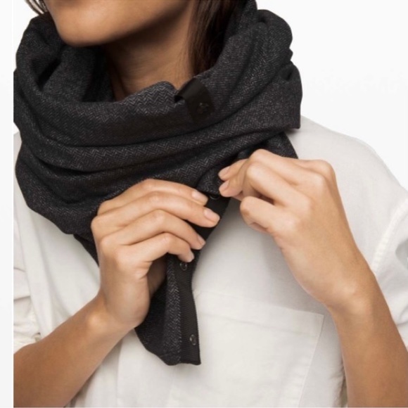 LULULEMON VANESSA SCARF - Picture 7 of 7